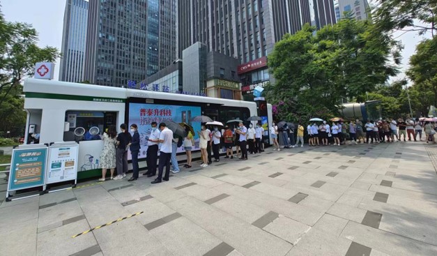 Queue at a station